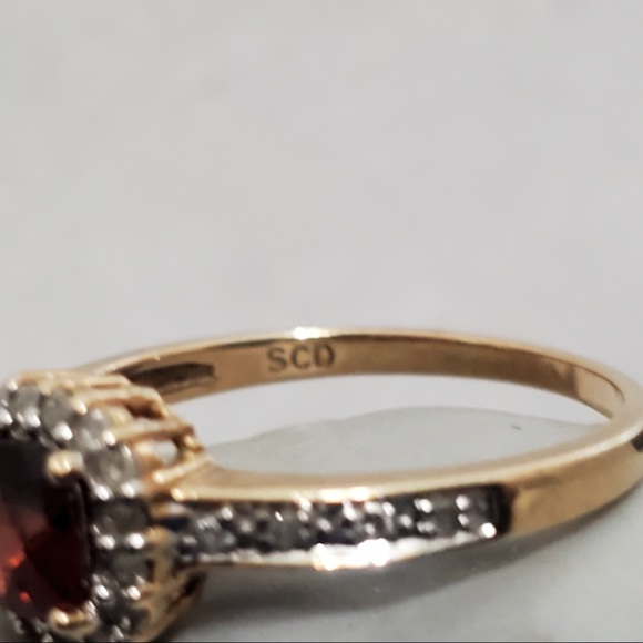 10K Yellow Gold Ring with Garnet & Diamonds Size 7 - Picture 11 of 16